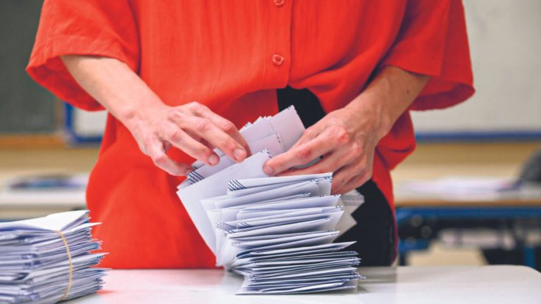 Diaspora request expansion of postal voting rights for national elections in Greece