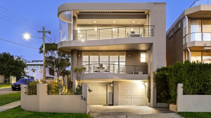 34 Portland St, Dover Heights sold in the $9m-$10m range.