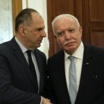 Giorgos Gerapetritis with his Palestinian counterpart, Riyad al-Maliki. Photo amna.gr.