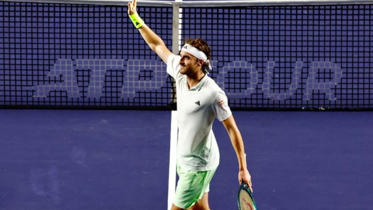 Stefanos Tsitsipas into Mexican Open quarter final