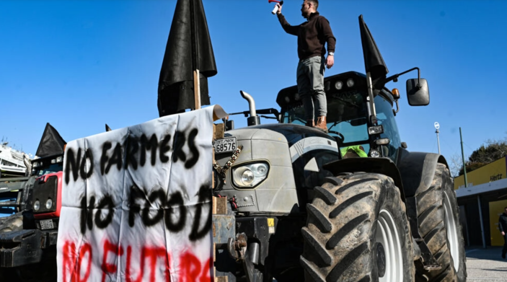 One of the angry farmers who converged on the agricultural fair in Thessaloniki on Thursday. Photo Sakis Mitrolidis AFP.