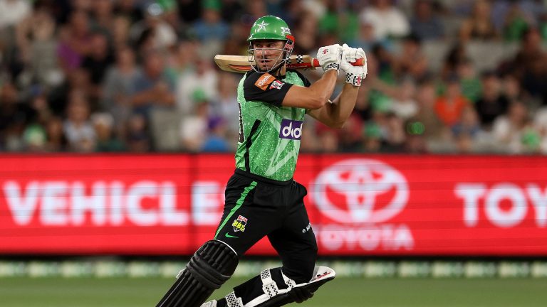 Marcus Stoinis re-signs with Melbourne Stars for three years