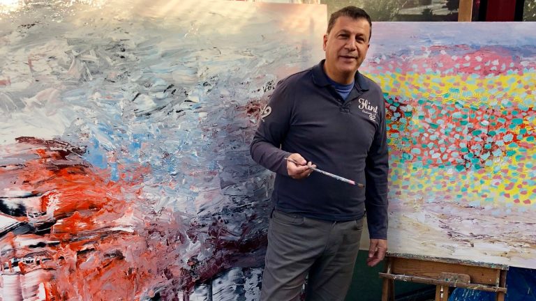 Theo Papathomas: Artistic expression in colour and canvas