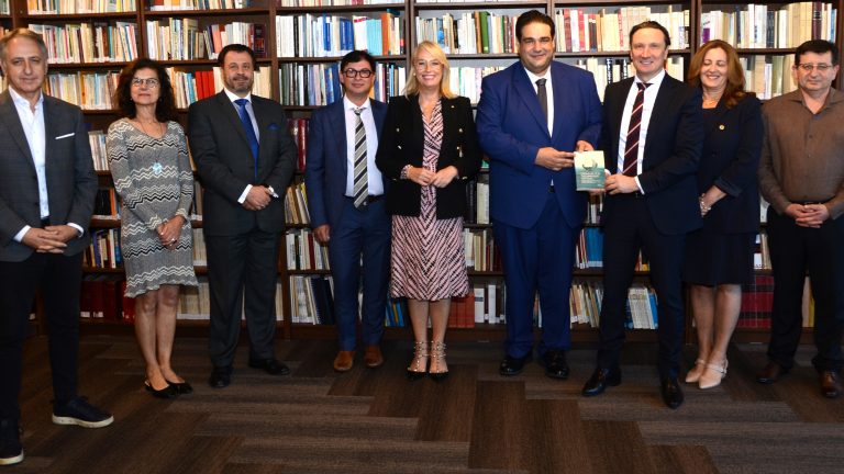 Greece’s Alternate Interior Minister talks with Melbourne Greeks about postal voting