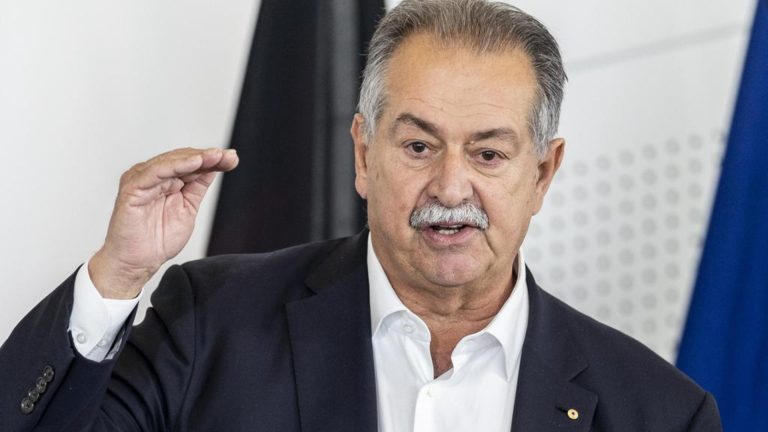 Andrew Liveris defends Queensland Premier amid Olympics stadium decision