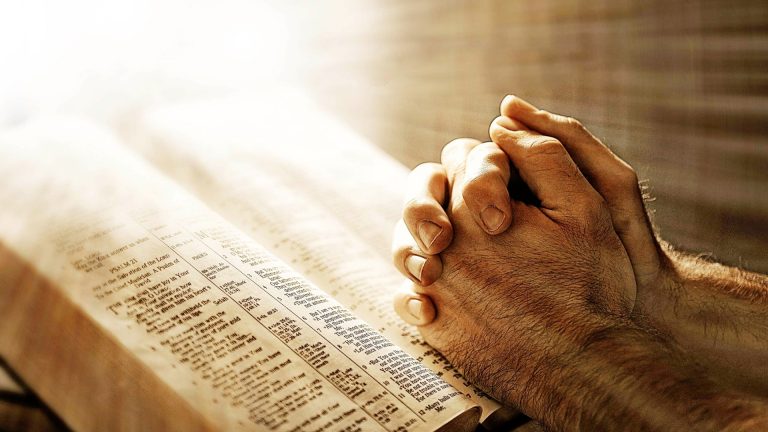 Pressure builds on Victorian councils to ditch opening Christian prayer