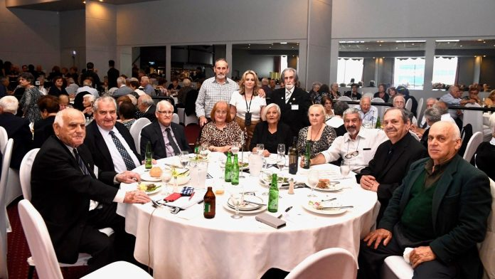at the Stars International Reception Centre, the Federation of Greek Elderly Citizen Clubs in Melbourne and Victoria held a Christmas celebration in honour of members and volunteers.