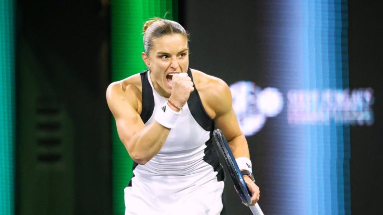 Maria Sakkari advances to Miami quarterfinals after Kalinskaya withdraws