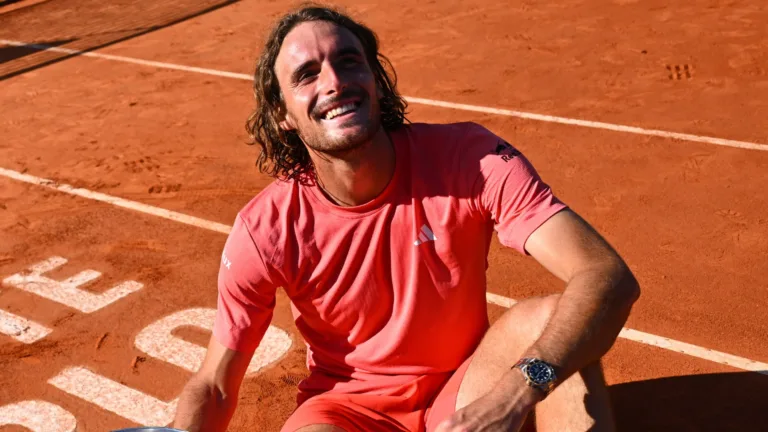 Stefanos Tsitsipas advances to next round at Barcelona Open