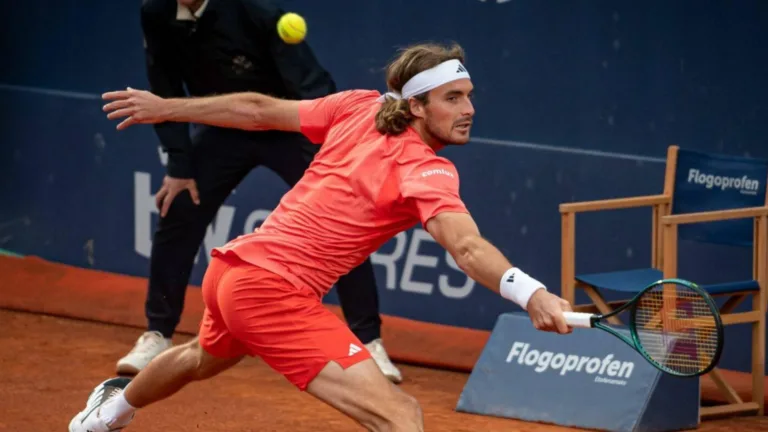 Stefanos Tsitsipas continues unbeaten at the Barcelona Open