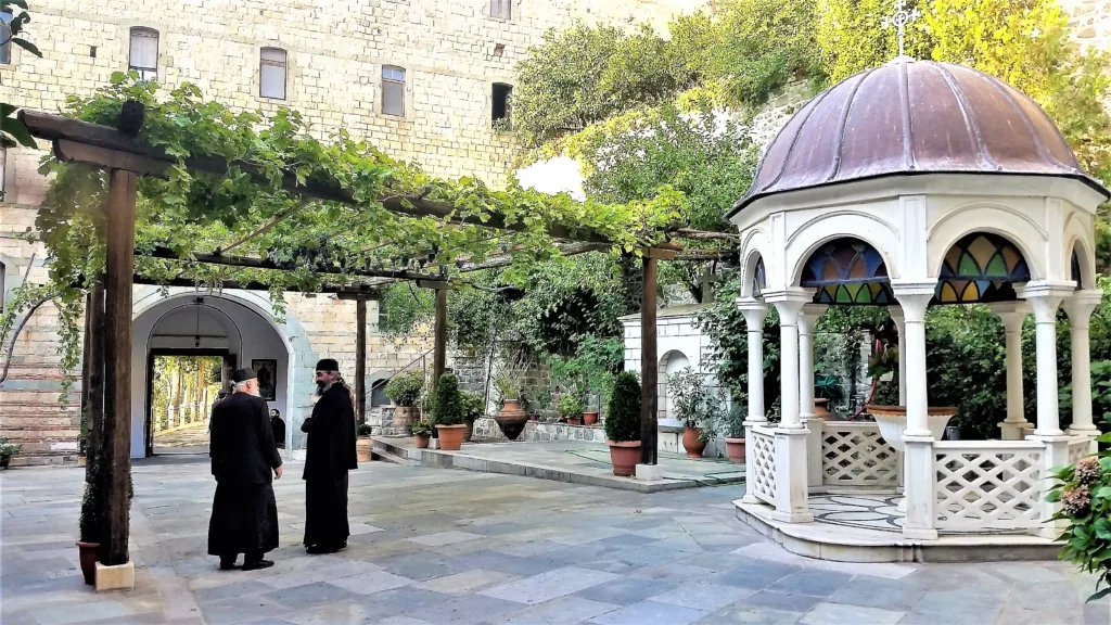 HM-Dionisiou-courtyard