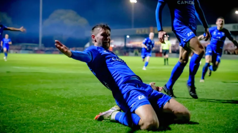 What football clubs can tell us about Melbourne Greeks