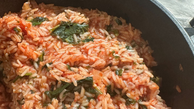 Traditional Greek recipes: Spanakorizo (spinach rice pilaf)