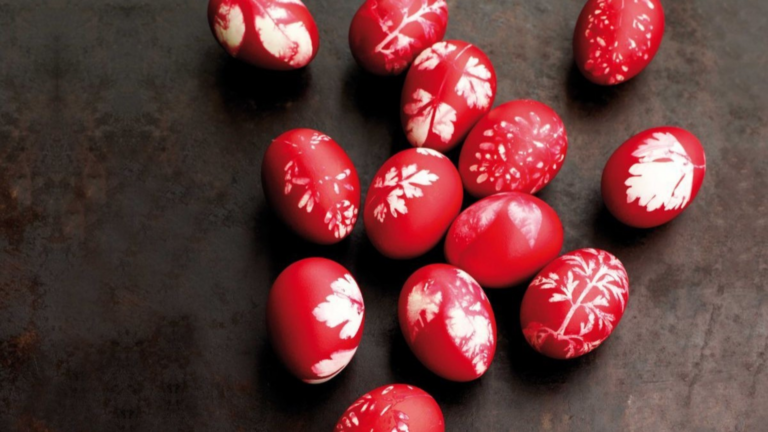 Red eggs for Orthodox Easter: Symbolism and how to dye them