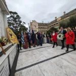 Representatives of the Greek Community of Melbourne, President Bill Papastergiadis, Anthea Sidiropoulos and Vicky Kyritsis lay a wreath