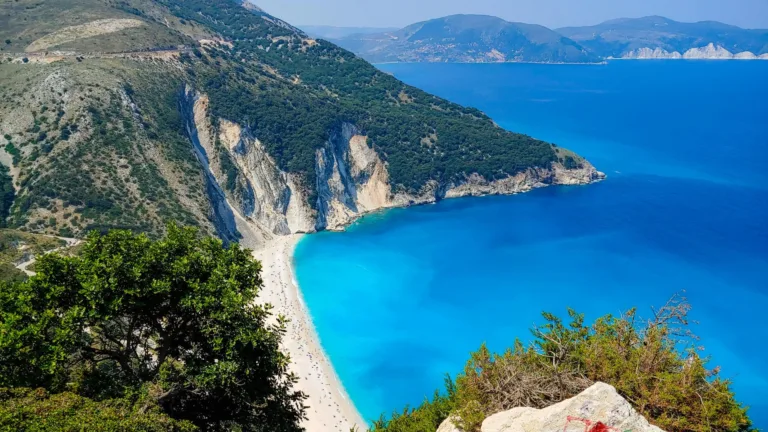 Two Greek beaches among Tripadvisor’s top European beaches for 2024