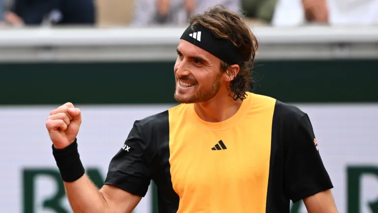 Stefanos Tsitsipas reaches French Open third round
