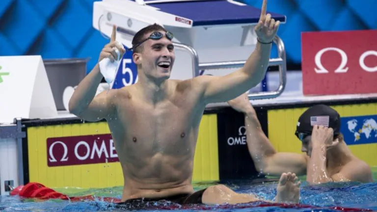 Apostolos Papastamos breaks swimming record to win gold at European championship