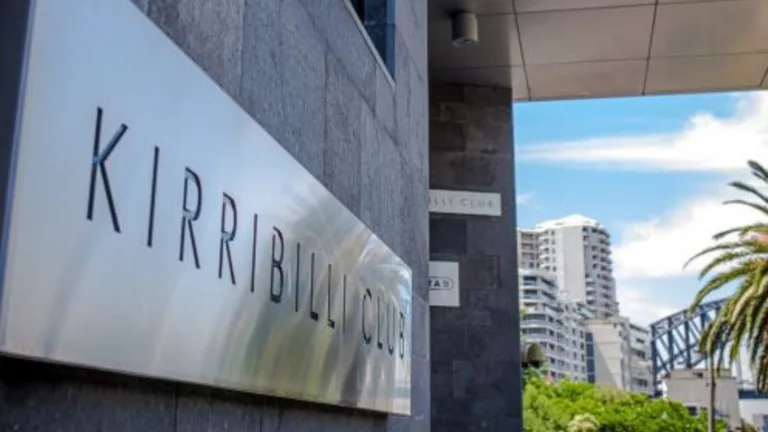 Kirribilli Club shuttered after appointment of administrators