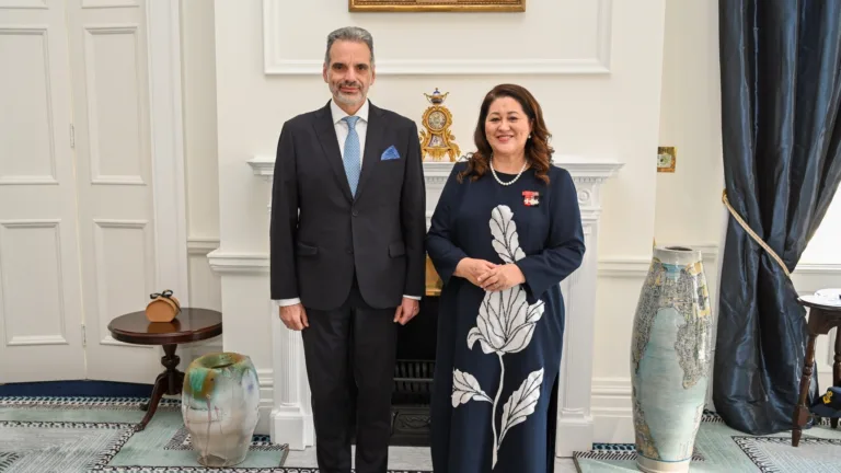 Ambassador Venizelos formally meets with   Governor-General of New Zealand