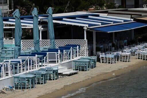 Sunbed wars: Greece tries to rein in beach chaos. Photo republic online. 