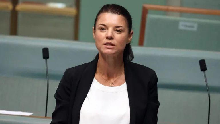 Ex-federal MP Fiona Martin quits the Liberal Party
