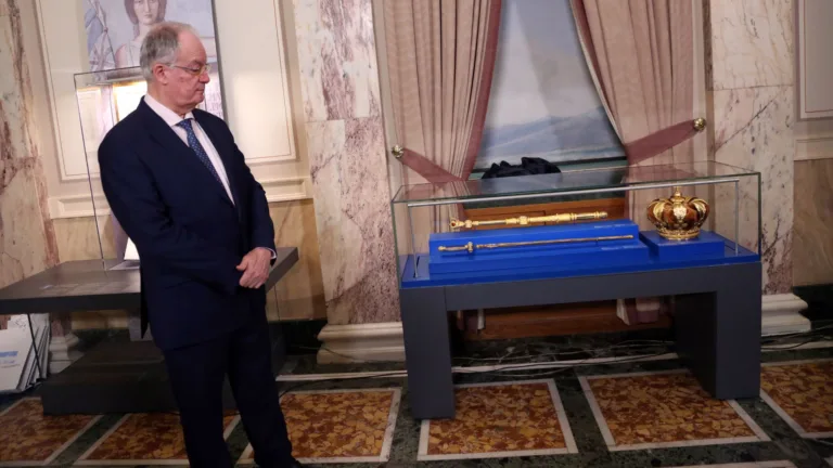 King Otto’s regalia on display at Greek parliament until 2073