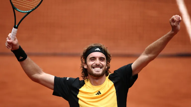 Stefanos Tsitsipas reaches French Open quarter-final