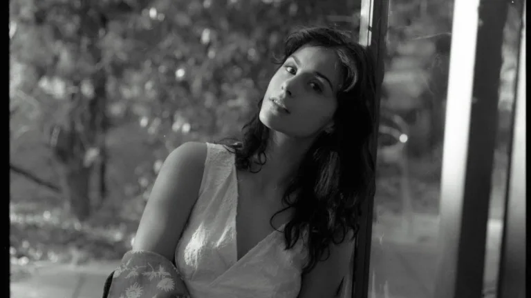 Zoe Helene: Finalist for the 2024 National Photographic Portrait Prize