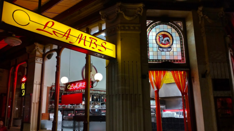 Melbourne Greek restaurant operated despite demand to close amid pest infestation