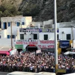 crowd-port-santorini