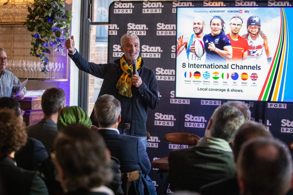 Craig Foster AM, Stan commentator and member of the Australian Multicultural Council
speaking to Consulate and community and media representatives.