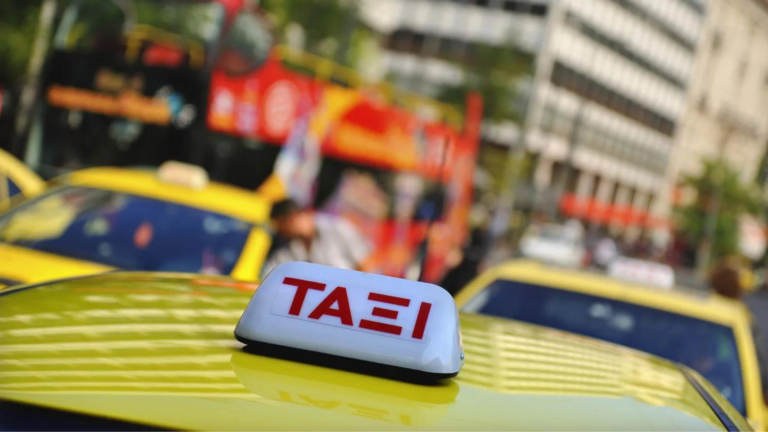 Taxis in Greece must display credit card payment option