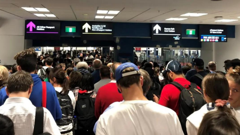 Passengers frustrated over new SmartGates at Australian airports