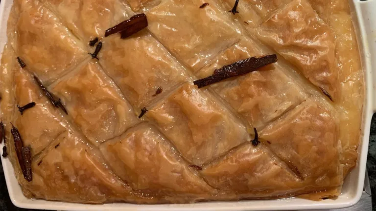 Traditional Greek recipes: Galaktoboureko (semolina custard pie)