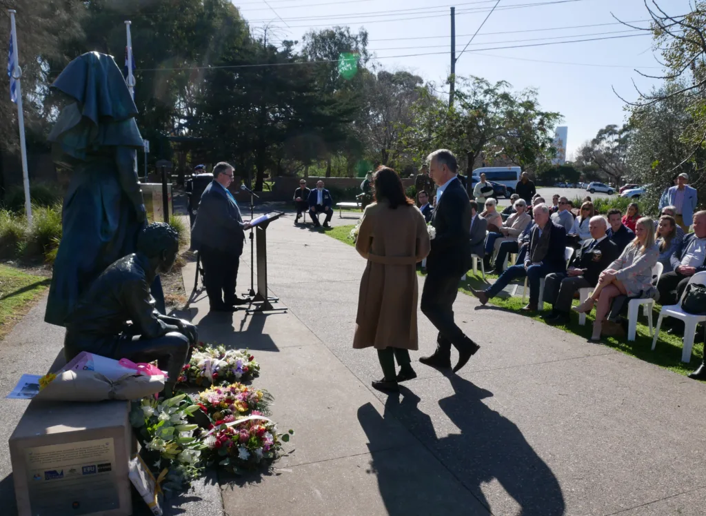 Dr Spridoula Demetriou and Dr Jim Bossinakis lay a wreath on behalf of the Greek Community of Melbourne. Photo Jim Claven 2024.