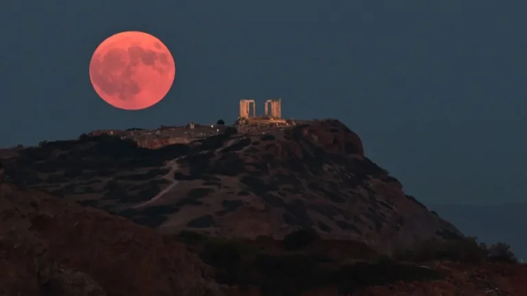 Breathtaking August full moon visible across Greece