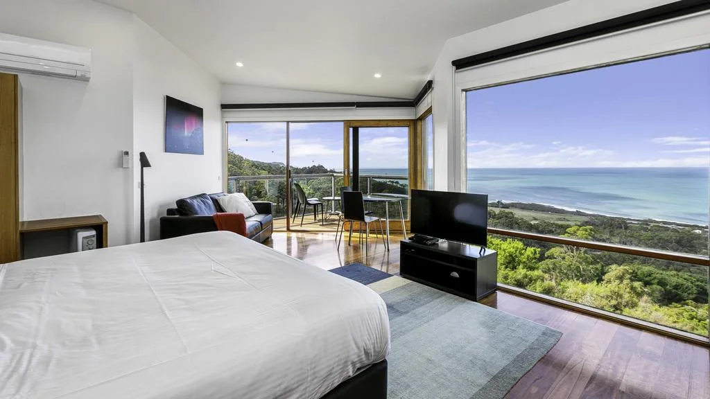 The nine villas on site all have a spectacular ocean view.

