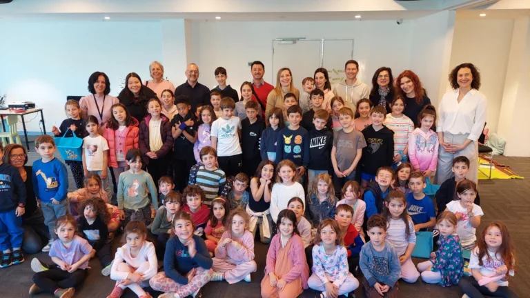 Greek Community of Melbourne schools welcome students and teachers from Perth