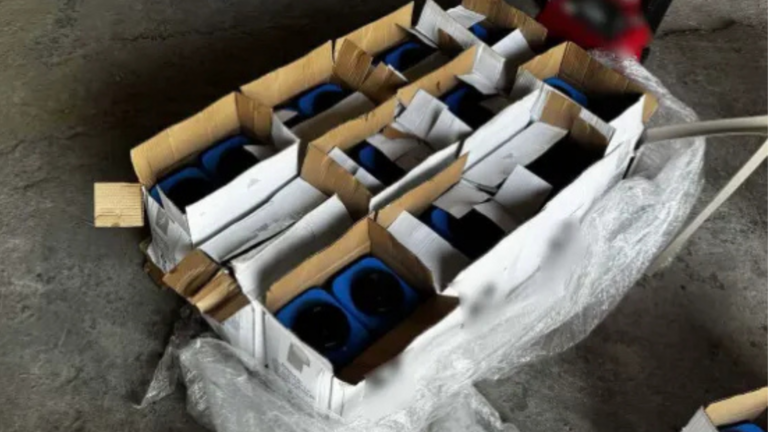 Greek authorities arrest two men suspected of exporting drugs to Australia