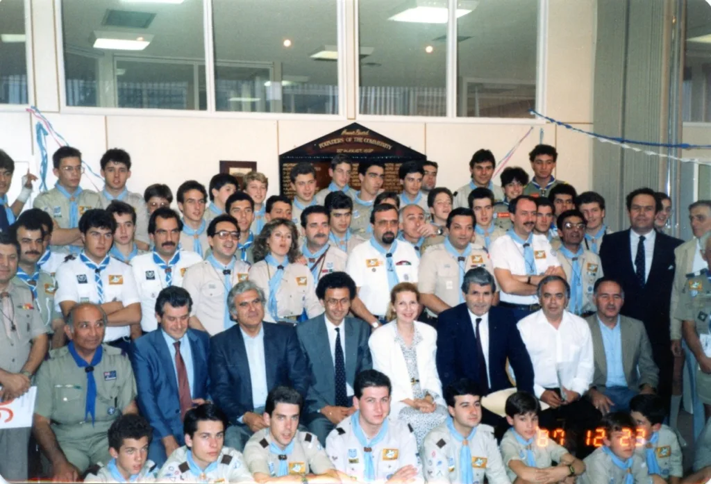 The Consul of Greece, Rosa Ieremian, with Savvas Papasavvas, Leonidas Argyropoulos, and G. Fountas of the Hellenic Community of Melbourne and Victoria (EOKMV), along with the president of the CCMV, P. Giannoudis, and other Greek and Cypriot leaders, with the Greek Scouts of Melbourne (December 1987).