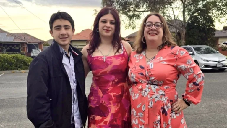 Greek parents share thoughts on Australia’s planned social media ban for under-16s