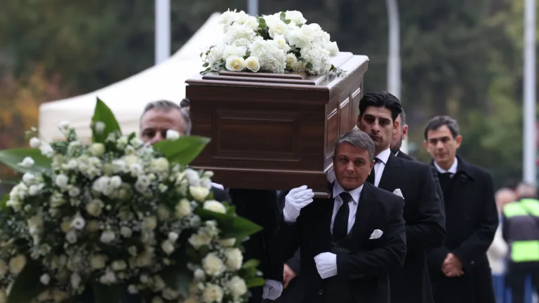 Hundreds gather to farewell ex-Thessaloniki Mayor Yiannis Boutaris