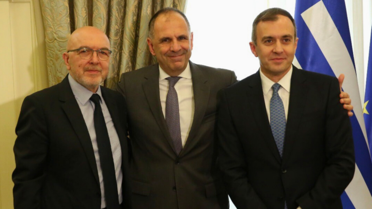 Gerapetritis hails Fragogiannis at Foreign Ministry in handover ceremony
