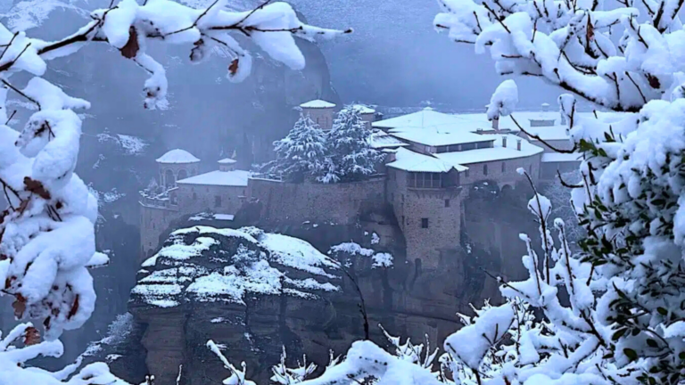 Snow and storms cause chaos across Greece