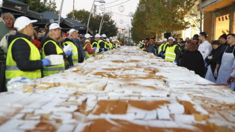 Vasilopita weighing over 10 tonnes created in Peristeri