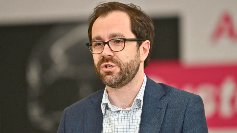 Nick Staikos hails Victoria’s investment in financial counselling services