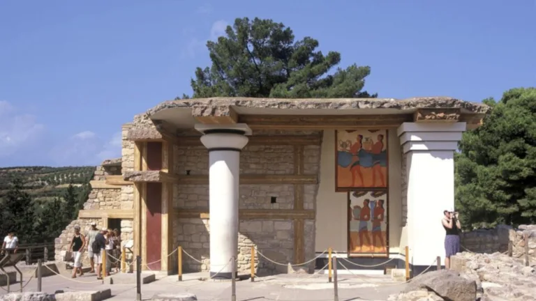 Gate sanctuary unearthed at Minoan palace in Crete