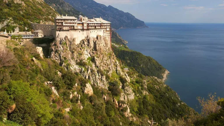 Mount Athos introduces new regulations for pilgrim access