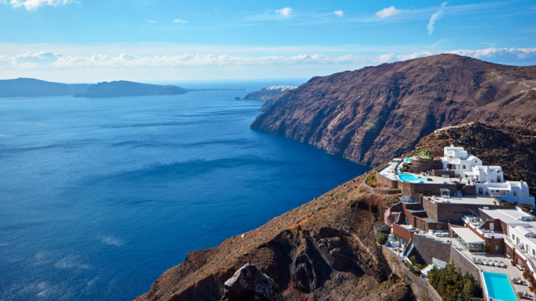 Santorini volcano activity triggers meeting with civil protection officials